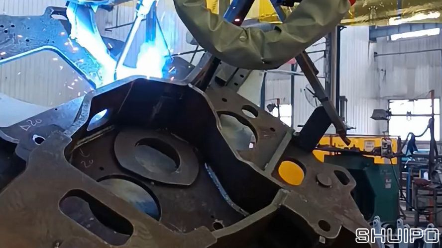 挖掘机底盘机械人焊接